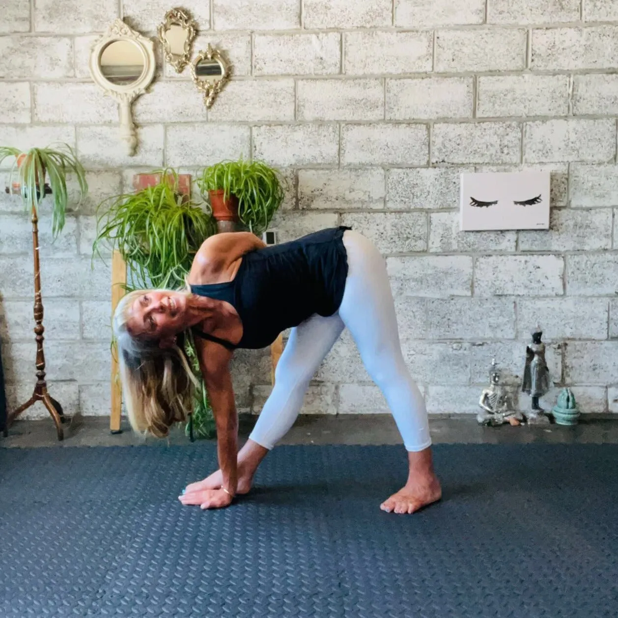 White Color Women's Capri Leggings, Bright Solid White Color Yoga Capris Tights- Made in USA/EU/MX