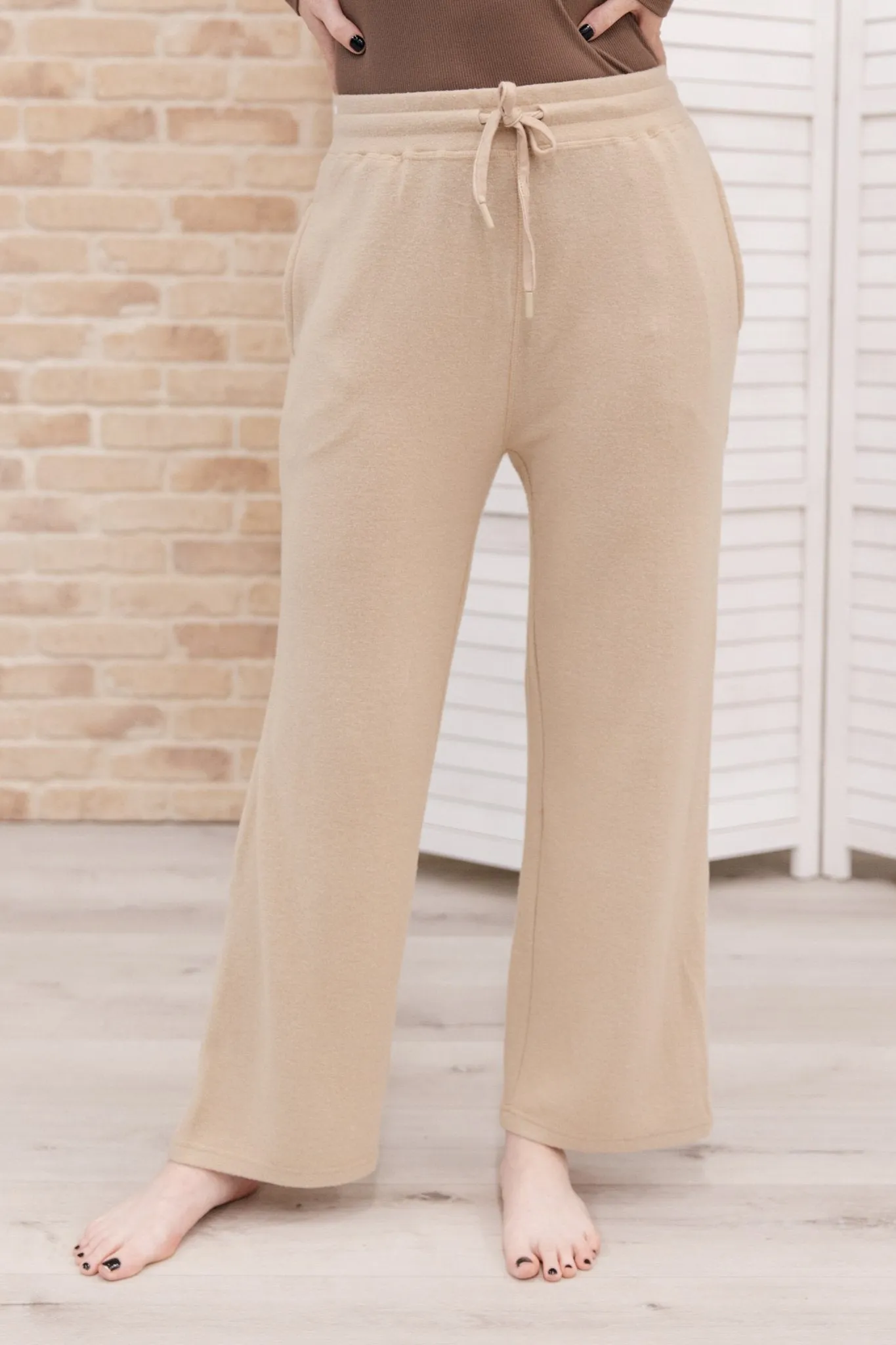 Wide Legged Sweatpants in Tan